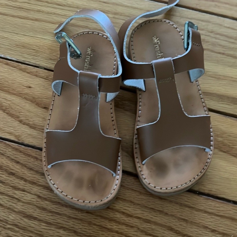 Freshly Picked size 8 Tan Malibu Sandal, gently used